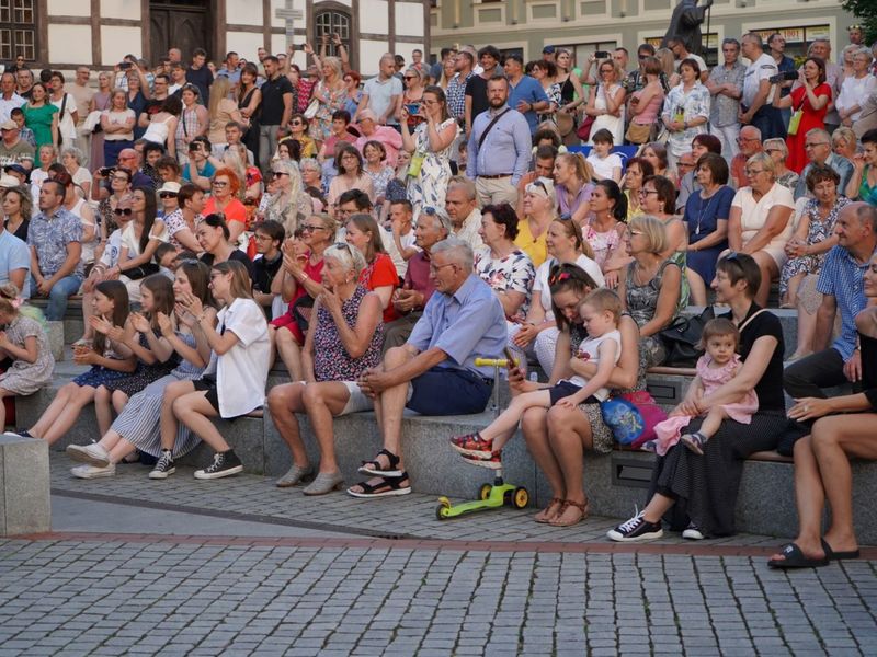 18 czerwca 2022 r. Koncert promenadowy artystów Filharmonii Zielonogórskiej. Zabrzmiała muzyka filmowa. Orkiestrą Symfoniczną Filharmonii Zielonogórskiej dyrygował gościnnie Łukasz Hermanowicz. Na finał były wielkie brawa i bisy.