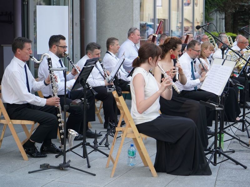 18 czerwca 2022 r. Koncert promenadowy artystów Filharmonii Zielonogórskiej. Zabrzmiała muzyka filmowa. Orkiestrą Symfoniczną Filharmonii Zielonogórskiej dyrygował gościnnie Łukasz Hermanowicz. Na finał były wielkie brawa i bisy.