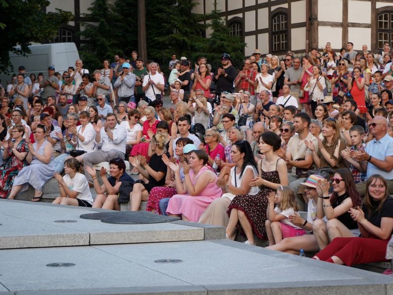 18 czerwca 2022 r. Koncert promenadowy artystów Filharmonii Zielonogórskiej. Zabrzmiała muzyka filmowa. Orkiestrą Symfoniczną Filharmonii Zielonogórskiej dyrygował gościnnie Łukasz Hermanowicz. Na finał były wielkie brawa i bisy.