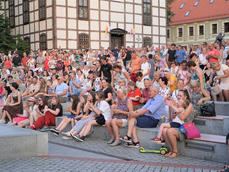 18 czerwca 2022 r. Koncert promenadowy artystów Filharmonii Zielonogórskiej. Zabrzmiała muzyka filmowa. Orkiestrą Symfoniczną Filharmonii Zielonogórskiej dyrygował gościnnie Łukasz Hermanowicz. Na finał były wielkie brawa i bisy.