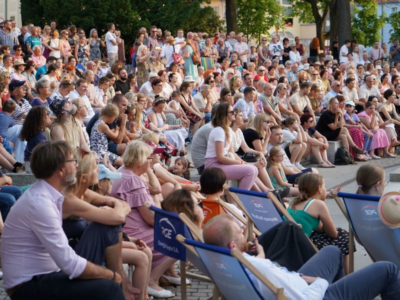 18 czerwca 2022 r. Koncert promenadowy artystów Filharmonii Zielonogórskiej. Zabrzmiała muzyka filmowa. Orkiestrą Symfoniczną Filharmonii Zielonogórskiej dyrygował gościnnie Łukasz Hermanowicz. Na finał były wielkie brawa i bisy.