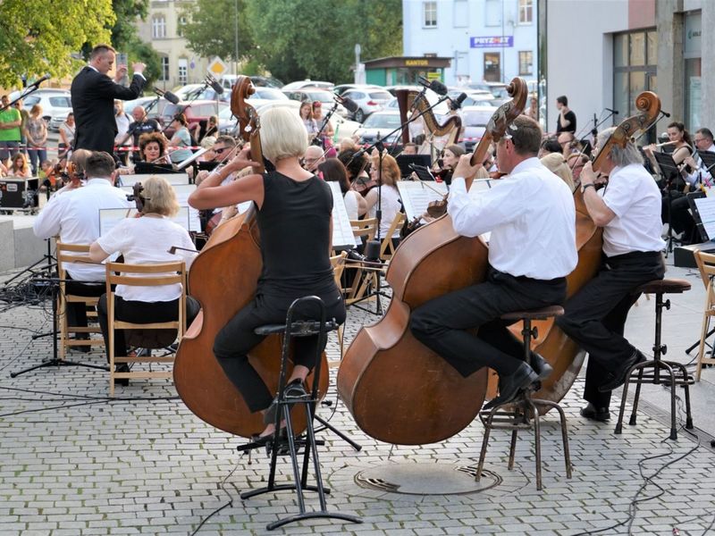 18 czerwca 2022 r. Koncert promenadowy artystów Filharmonii Zielonogórskiej. Zabrzmiała muzyka filmowa. Orkiestrą Symfoniczną Filharmonii Zielonogórskiej dyrygował gościnnie Łukasz Hermanowicz. Na finał były wielkie brawa i bisy.