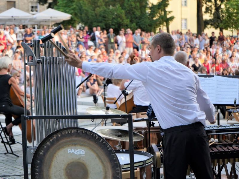 18 czerwca 2022 r. Koncert promenadowy artystów Filharmonii Zielonogórskiej. Zabrzmiała muzyka filmowa. Orkiestrą Symfoniczną Filharmonii Zielonogórskiej dyrygował gościnnie Łukasz Hermanowicz. Na finał były wielkie brawa i bisy.