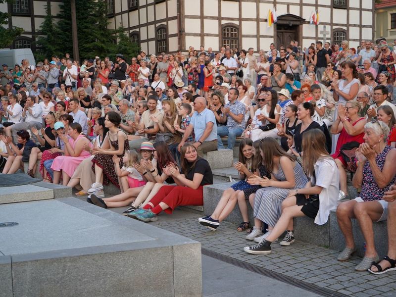 18 czerwca 2022 r. Koncert promenadowy artystów Filharmonii Zielonogórskiej. Zabrzmiała muzyka filmowa. Orkiestrą Symfoniczną Filharmonii Zielonogórskiej dyrygował gościnnie Łukasz Hermanowicz. Na finał były wielkie brawa i bisy.