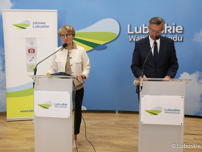 Marszałek Województwa Lubuskiego Elżbieta Anna Polak oraz Poseł RP Waldemar Sługocki na konferencji prasowej dot. opinii lubuskiego samorządu ws. planowanej reformy ochrony zdrowia