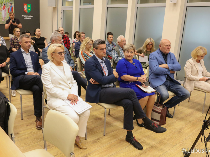 Uczestnicy konferencji prasowej na temat opinii lubuskiego samorządu ws. planowanej reformy ochrony zdrowia