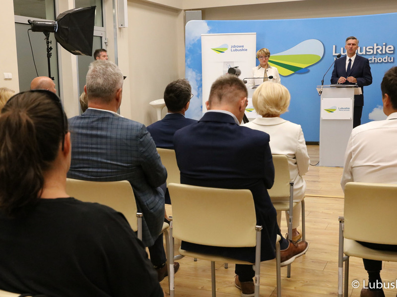 Uczestnicy konferencji prasowej na temat opinii lubuskiego samorządu ws. planowanej reformy ochrony zdrowia