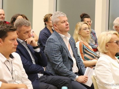 Uczestnicy konferencji prasowej dotyczącej przyszłości Wojewódzkiego Ośrodka Medycyny Pracy w Zielonej Górze