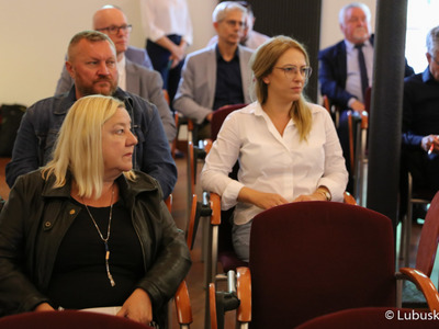 Uczestnicy spotkania edukacyjnego dla lubuskich prezydentów, burmistrzów i wójtów na temat rewitalizacji.