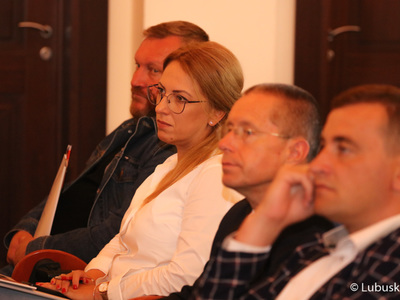Uczestnicy spotkania edukacyjnego dla lubuskich prezydentów, burmistrzów i wójtów na temat rewitalizacji.