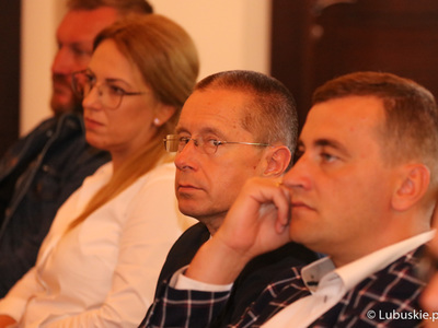 Uczestnicy spotkania edukacyjnego dla lubuskich prezydentów, burmistrzów i wójtów na temat rewitalizacji.