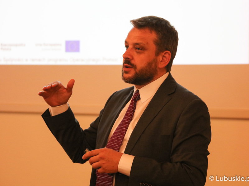 Spotkanie edukacyjne dla lubuskich prezydentów, burmistrzów i wójtów na temat rewitalizacji.