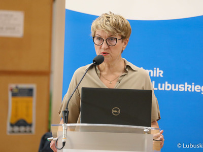 Marszałek Elżbieta Anna Polak przemawia na czerwcowej sesji Sejmiku Województwa Lubuskiego 