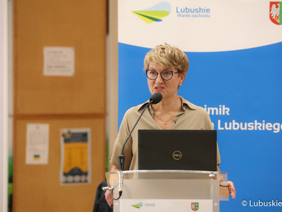 Marszałek Elżbieta Anna Polak przemawia na czerwcowej sesji Sejmiku Województwa Lubuskiego 