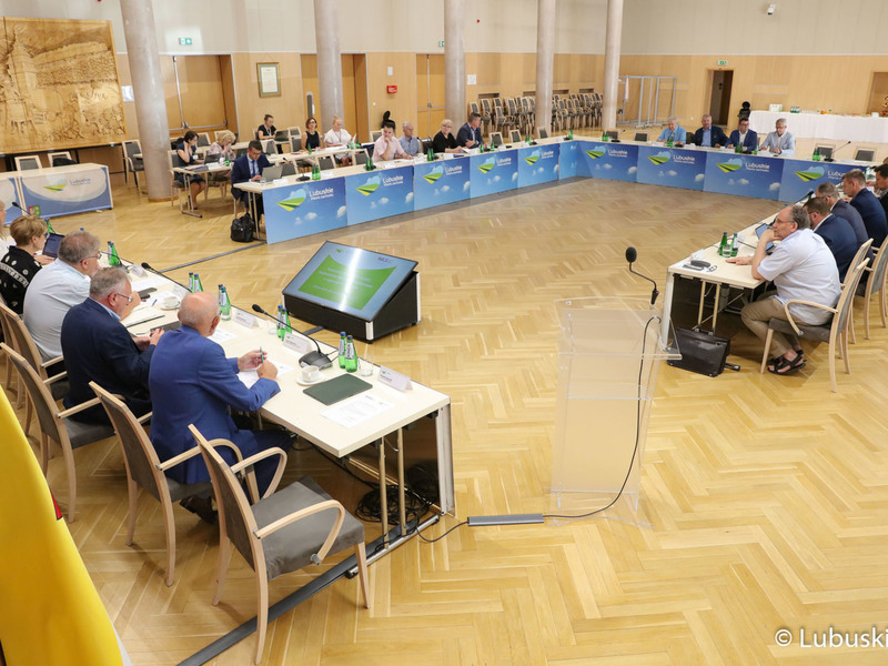 Posiedzenie Wojewódzkiej Rady Dialogu Społecznego w Sali Kolumnowej Urzędu Marszałkowskiego w Zielonej Górze