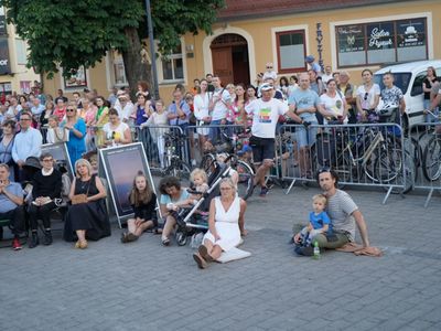 2 lipca 2022 r. Filharmonia Zielonogórska zakończyła sezon artystyczny, wykonując wraz z orkiestrą partnerskiej Filharmonii Gorzowskiej koncert „Ale Kosmos!”. Zabrzmiały „Planety” angielskiego kompozytora Gustava Holsta. 