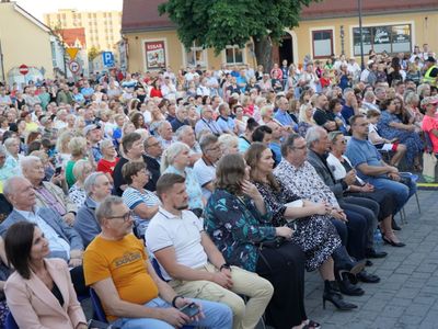 2 lipca 2022 r. Filharmonia Zielonogórska zakończyła sezon artystyczny, wykonując wraz z orkiestrą partnerskiej Filharmonii Gorzowskiej koncert „Ale Kosmos!”. Zabrzmiały „Planety” angielskiego kompozytora Gustava Holsta. 