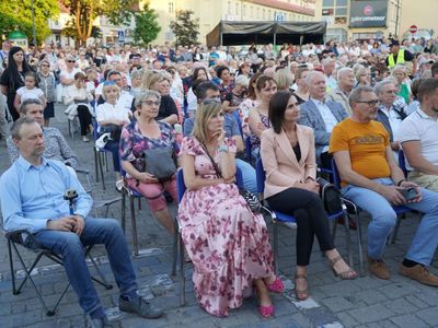 2 lipca 2022 r. Filharmonia Zielonogórska zakończyła sezon artystyczny, wykonując wraz z orkiestrą partnerskiej Filharmonii Gorzowskiej koncert „Ale Kosmos!”. Zabrzmiały „Planety” angielskiego kompozytora Gustava Holsta. 