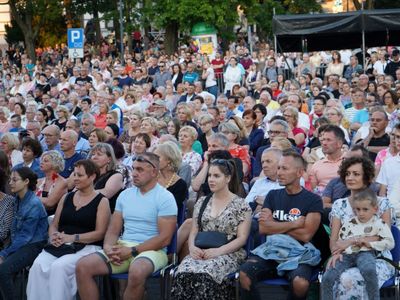 2 lipca 2022 r. Filharmonia Zielonogórska zakończyła sezon artystyczny, wykonując wraz z orkiestrą partnerskiej Filharmonii Gorzowskiej koncert „Ale Kosmos!”. Zabrzmiały „Planety” angielskiego kompozytora Gustava Holsta. 