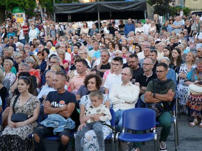 2 lipca 2022 r. Filharmonia Zielonogórska zakończyła sezon artystyczny, wykonując wraz z orkiestrą partnerskiej Filharmonii Gorzowskiej koncert „Ale Kosmos!”. Zabrzmiały „Planety” angielskiego kompozytora Gustava Holsta. 