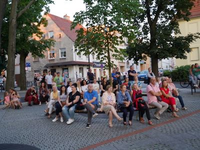 2 lipca 2022 r. Filharmonia Zielonogórska zakończyła sezon artystyczny, wykonując wraz z orkiestrą partnerskiej Filharmonii Gorzowskiej koncert „Ale Kosmos!”. Zabrzmiały „Planety” angielskiego kompozytora Gustava Holsta. 