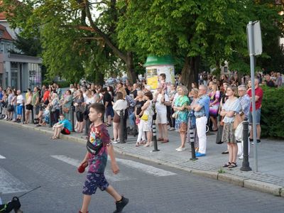 2 lipca 2022 r. Filharmonia Zielonogórska zakończyła sezon artystyczny, wykonując wraz z orkiestrą partnerskiej Filharmonii Gorzowskiej koncert „Ale Kosmos!”. Zabrzmiały „Planety” angielskiego kompozytora Gustava Holsta. 