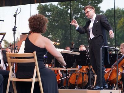 2 lipca 2022 r. Filharmonia Zielonogórska zakończyła sezon artystyczny, wykonując wraz z orkiestrą partnerskiej Filharmonii Gorzowskiej koncert „Ale Kosmos!”. Zabrzmiały „Planety” angielskiego kompozytora Gustava Holsta. 