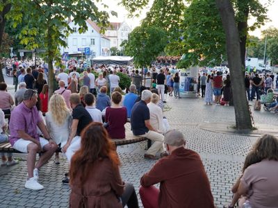 2 lipca 2022 r. Filharmonia Zielonogórska zakończyła sezon artystyczny, wykonując wraz z orkiestrą partnerskiej Filharmonii Gorzowskiej koncert „Ale Kosmos!”. Zabrzmiały „Planety” angielskiego kompozytora Gustava Holsta. 