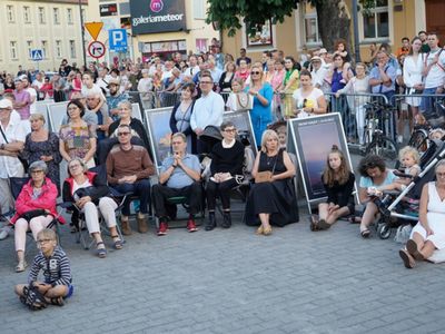 2 lipca 2022 r. Filharmonia Zielonogórska zakończyła sezon artystyczny, wykonując wraz z orkiestrą partnerskiej Filharmonii Gorzowskiej koncert „Ale Kosmos!”. Zabrzmiały „Planety” angielskiego kompozytora Gustava Holsta. 