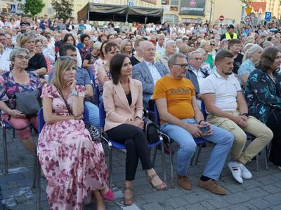 2 lipca 2022 r. Filharmonia Zielonogórska zakończyła sezon artystyczny, wykonując wraz z orkiestrą partnerskiej Filharmonii Gorzowskiej koncert „Ale Kosmos!”. Zabrzmiały „Planety” angielskiego kompozytora Gustava Holsta. 