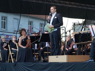 2 lipca 2022 r. Filharmonia Zielonogórska zakończyła sezon artystyczny, wykonując wraz z orkiestrą partnerskiej Filharmonii Gorzowskiej koncert „Ale Kosmos!”. Zabrzmiały „Planety” angielskiego kompozytora Gustava Holsta. 