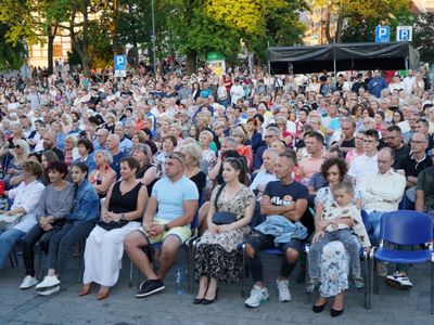 2 lipca 2022 r. Filharmonia Zielonogórska zakończyła sezon artystyczny, wykonując wraz z orkiestrą partnerskiej Filharmonii Gorzowskiej koncert „Ale Kosmos!”. Zabrzmiały „Planety” angielskiego kompozytora Gustava Holsta. 