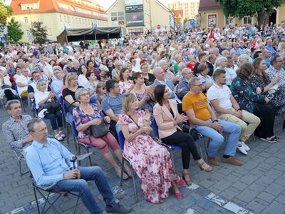 2 lipca 2022 r. Filharmonia Zielonogórska zakończyła sezon artystyczny, wykonując wraz z orkiestrą partnerskiej Filharmonii Gorzowskiej koncert „Ale Kosmos!”. Zabrzmiały „Planety” angielskiego kompozytora Gustava Holsta. 