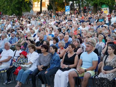 2 lipca 2022 r. Filharmonia Zielonogórska zakończyła sezon artystyczny, wykonując wraz z orkiestrą partnerskiej Filharmonii Gorzowskiej koncert „Ale Kosmos!”. Zabrzmiały „Planety” angielskiego kompozytora Gustava Holsta. 