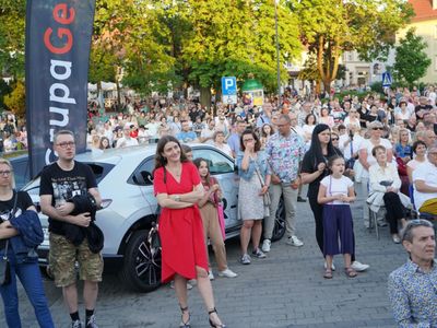 2 lipca 2022 r. Filharmonia Zielonogórska zakończyła sezon artystyczny, wykonując wraz z orkiestrą partnerskiej Filharmonii Gorzowskiej koncert „Ale Kosmos!”. Zabrzmiały „Planety” angielskiego kompozytora Gustava Holsta. 