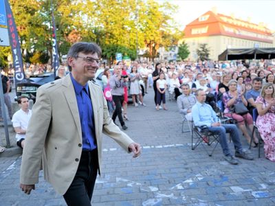 2 lipca 2022 r. Filharmonia Zielonogórska zakończyła sezon artystyczny, wykonując wraz z orkiestrą partnerskiej Filharmonii Gorzowskiej koncert „Ale Kosmos!”. Zabrzmiały „Planety” angielskiego kompozytora Gustava Holsta. 