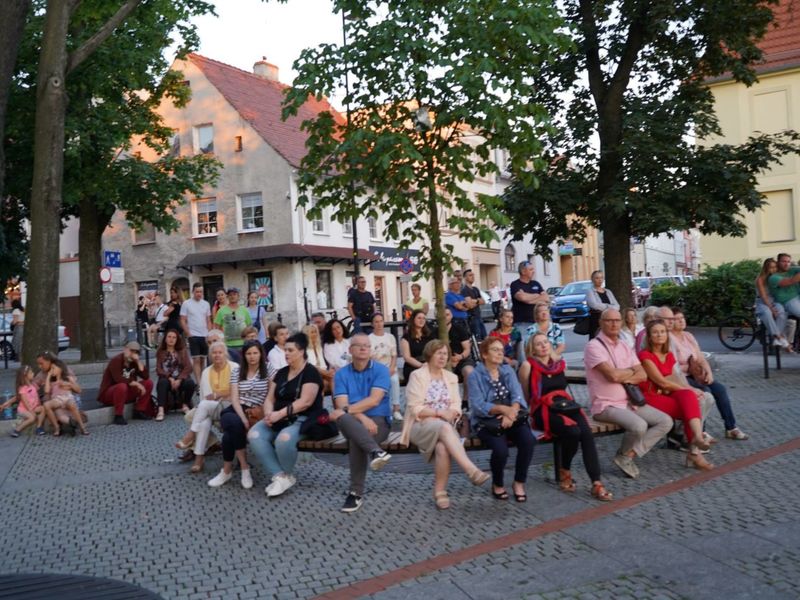 2 lipca 2022 r. Filharmonia Zielonogórska zakończyła sezon artystyczny, wykonując wraz z orkiestrą partnerskiej Filharmonii Gorzowskiej koncert „Ale Kosmos!”. Zabrzmiały „Planety” angielskiego kompozytora Gustava Holsta.