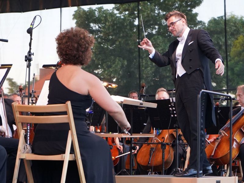2 lipca 2022 r. Filharmonia Zielonogórska zakończyła sezon artystyczny, wykonując wraz z orkiestrą partnerskiej Filharmonii Gorzowskiej koncert „Ale Kosmos!”. Zabrzmiały „Planety” angielskiego kompozytora Gustava Holsta.