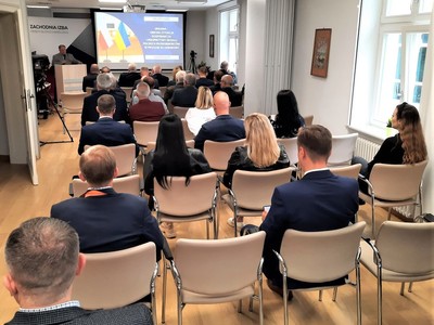 8 lipca 2022 r. w Zachodniej Izbie Przemysłowo Handlowej w Gorzowie Wlkp. zorganizowano konferencję „Ukraina – obecna sytuacja gospodarcza i perspektywy udziału polskich przedsiębiorców w procesie jej odbudowy”