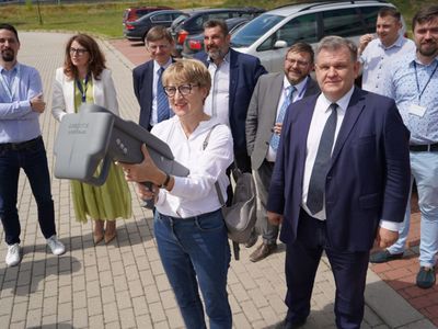 W siedzibie Hertz System LTD. Sp. z o.o. w Zielonej Górze Nowym Kisielinie zaprezentowano m.in. system antydronowy Hawk. Marszałek Elżbieta Anna Polak z sukcesem „obezwładniła” latające urządzenie. 