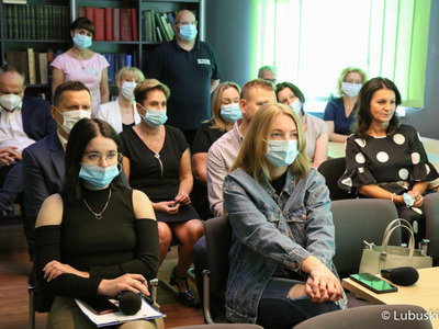 Uczestnicy konferencji prasowej w Lubuskim Centrum Ortopedii w Świebodzinie