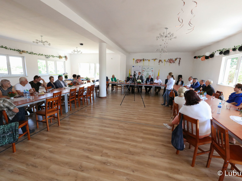Konferencja prasowa dotycząca wyników i podpisania umów I edycji konkursu na dofinansowania dla ogródków działkowych w województwie lubuskim.