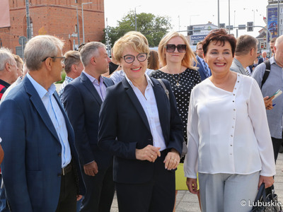 Pierwszy tramwaj na linii numer 2 w Gorzowie wyruszył z pętli Wieprzyce w kierunku Piaski. W przejeździe wzięli udział przedstawiciele miasta, województwa, parlamentarzyści oraz radni.