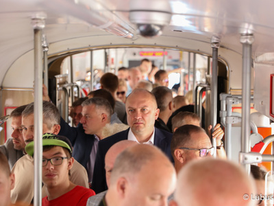 Pierwszy tramwaj na linii numer 2 w Gorzowie wyruszył z pętli Wieprzyce w kierunku Piaski. W przejeździe wzięli udział przedstawiciele miasta, województwa, parlamentarzyści oraz radni.