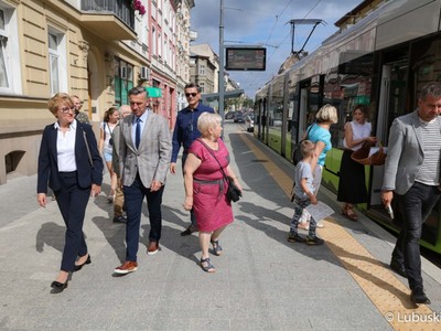 Pierwszy tramwaj na linii numer 2 w Gorzowie wyruszył z pętli Wieprzyce w kierunku Piaski. W przejeździe wzięli udział przedstawiciele miasta, województwa, parlamentarzyści oraz radni.