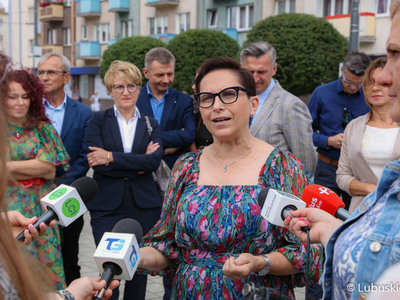 Uczestnicy konferencji prasowej dot. powrotu linii tramwajowej numer 2 na gorzowskie Piaski. 