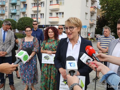 Uczestnicy konferencji prasowej dot. powrotu linii tramwajowej numer 2 na gorzowskie Piaski. 