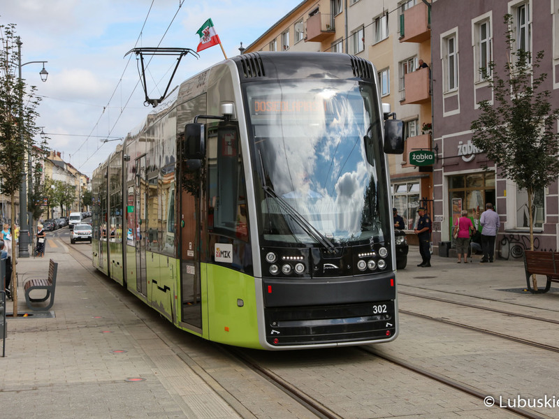 Pierwszy tramwaj na linii numer 2 w Gorzowie wyruszył z pętli Wieprzyce w kierunku Piaski. W przejeździe wzięli udział przedstawiciele miasta, województwa, parlamentarzyści oraz radni.