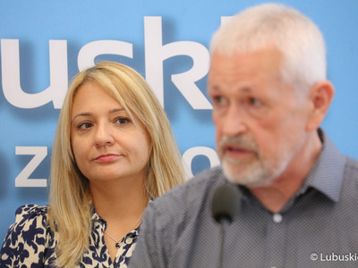 Dyrektor Międzyrzeckiego Ośrodka Kultury Ewelina Izydorczyk-Lewy na konferencji prasowej dot. festiwalu „Muzyka w Raju” 2022. 
