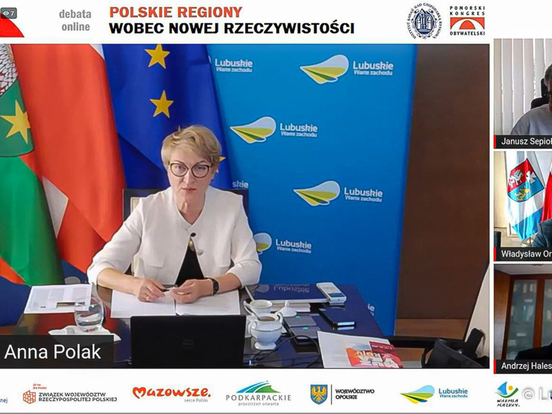Monitor z uczestnikami debaty online pt. Polskie regiony wobec nowej rzeczywistości. Na zdjęciu głównym Marszałek Województwa Lubuskiego Elżbieta Anna Polak.
